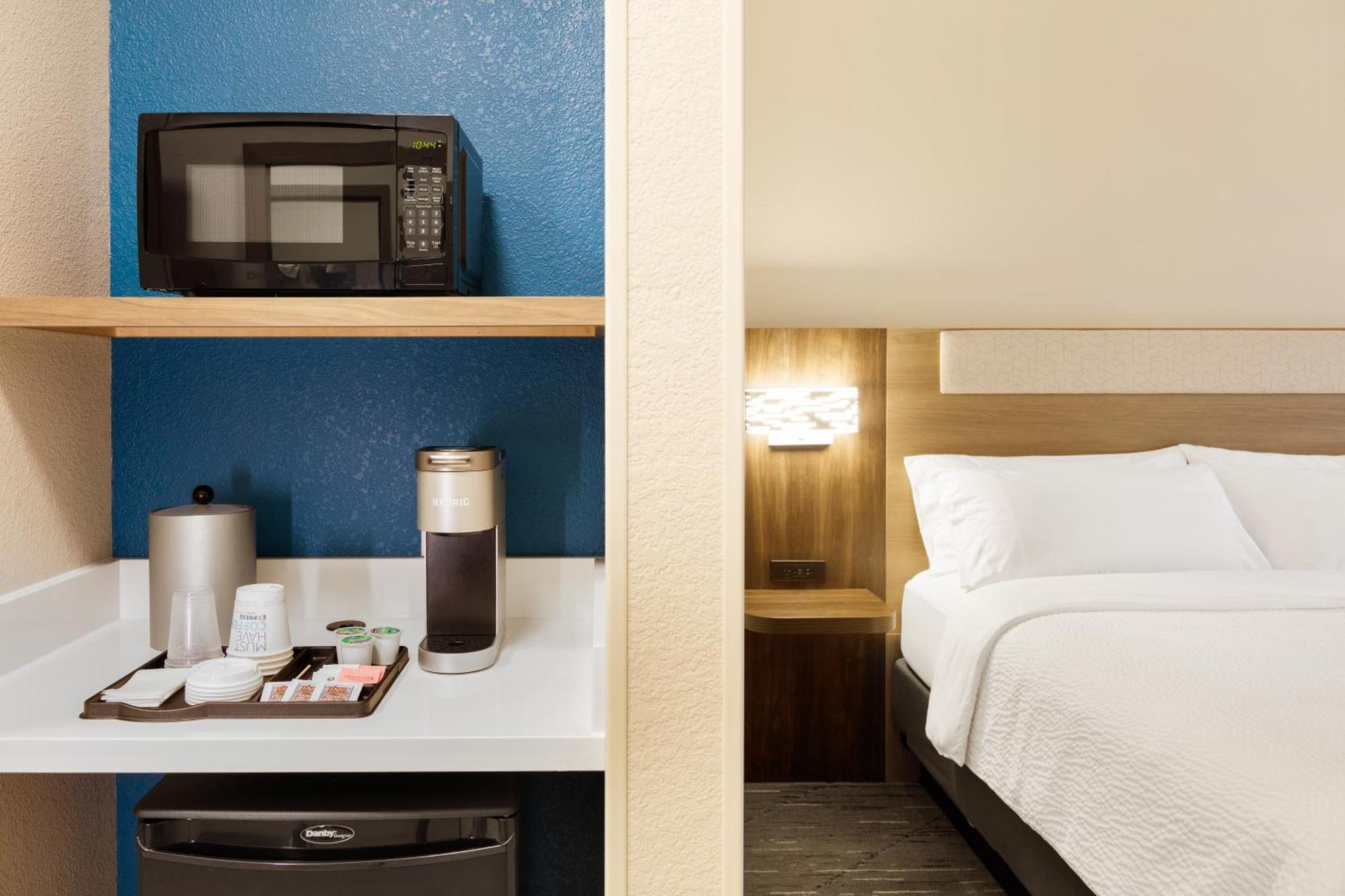 Holiday Inn Express Hotel & Suites Sanford By Ihg Exterior foto