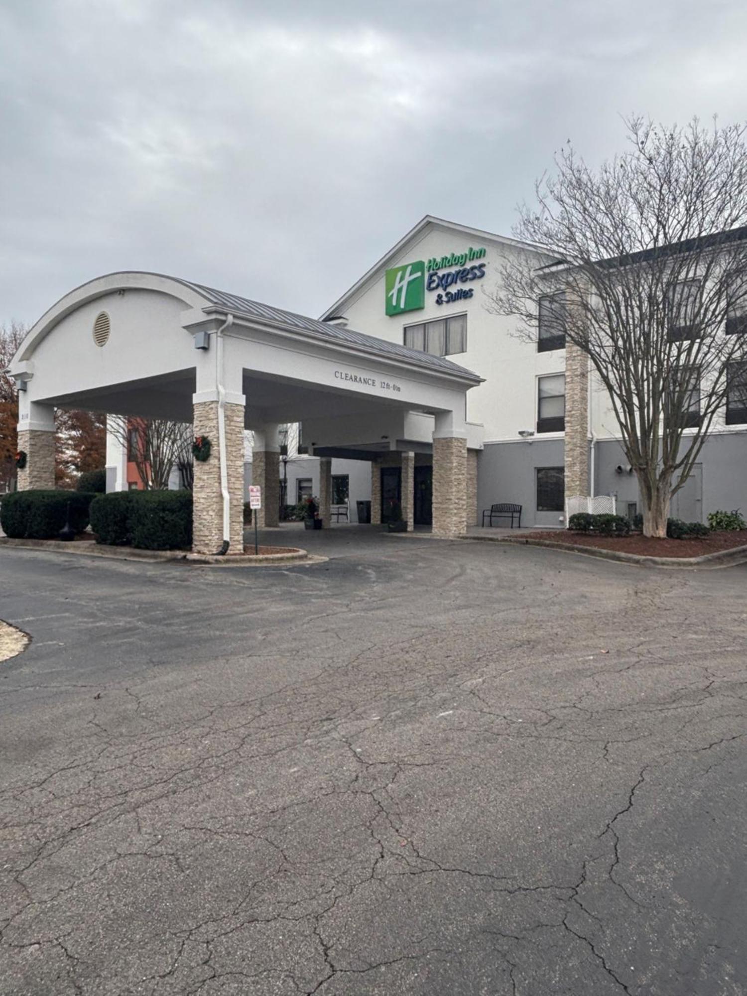 Holiday Inn Express Hotel & Suites Sanford By Ihg Exterior foto
