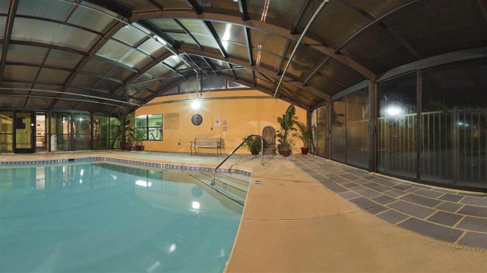 Holiday Inn Express Hotel & Suites Sanford By Ihg Exterior foto