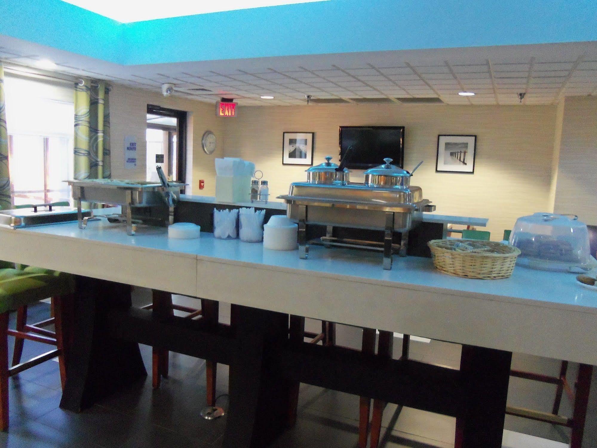 Holiday Inn Express Hotel & Suites Sanford By Ihg Exterior foto