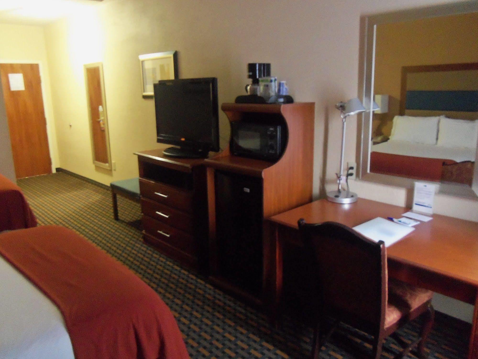 Holiday Inn Express Hotel & Suites Sanford By Ihg Exterior foto